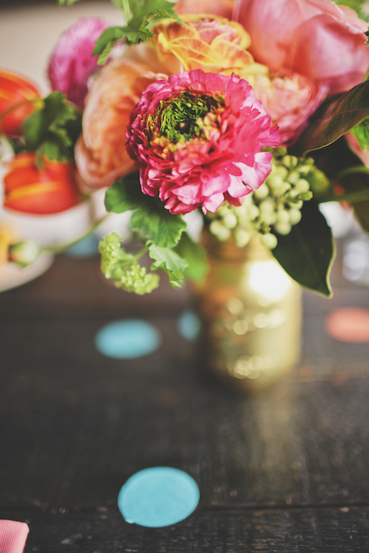 green ranunculus bouquet centerpiece design sponge