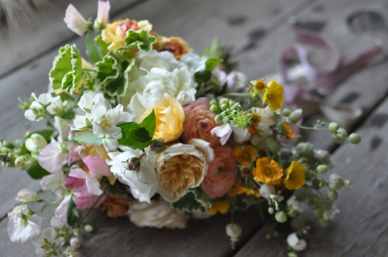 flowerwild_finch_thistle_bouquet_detail